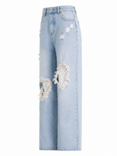 Load image into Gallery viewer, Distressed Jeans
