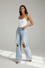 Load image into Gallery viewer, Distressed Jeans